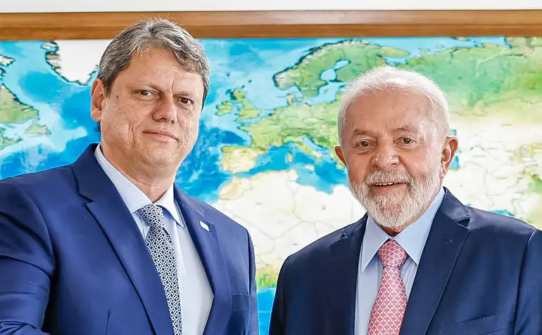 Lula aguarda decisão de Tarcísio para definir candidatura em SP