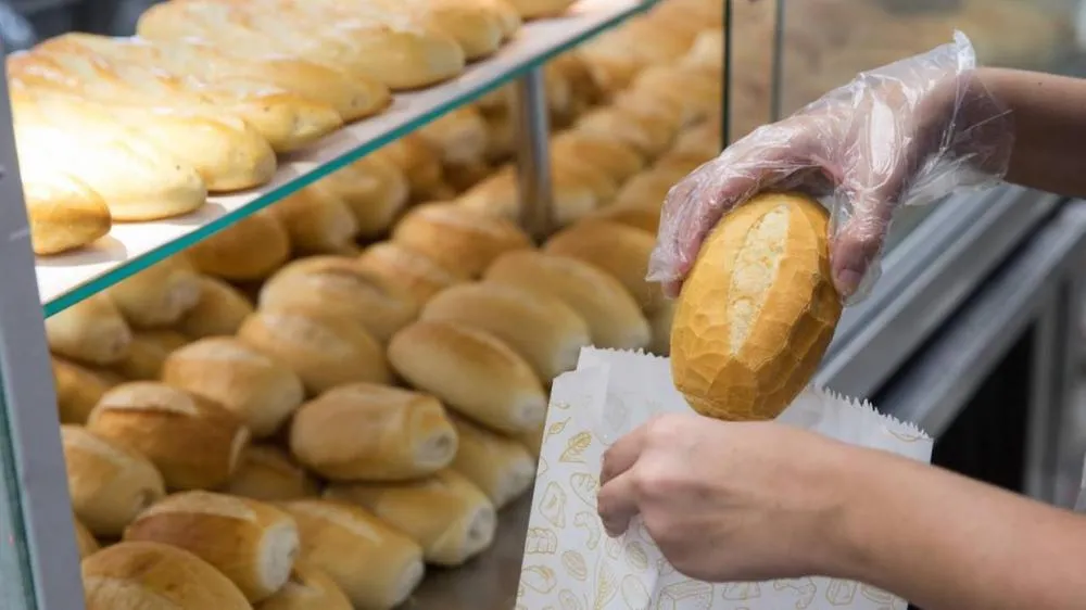Café fica mais caro e preço do pão deve subir no início de 2025