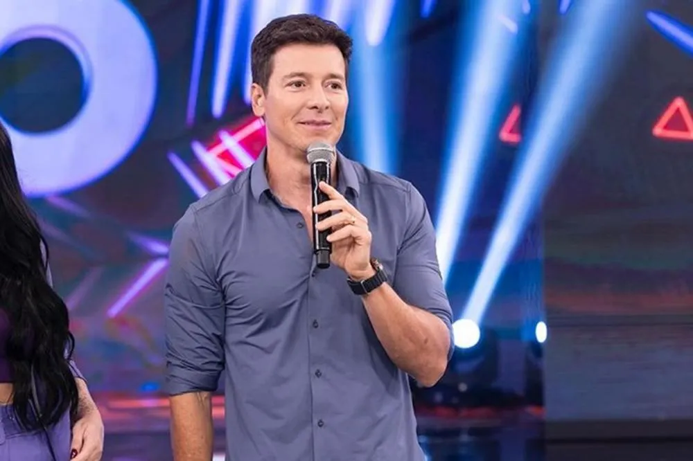 Rodrigo Faro anuncia saída da Record TV após 16 anos