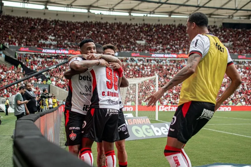 Vitória pressiona no Maracanã e empata com Flamengo na última rodada do Brasileirão