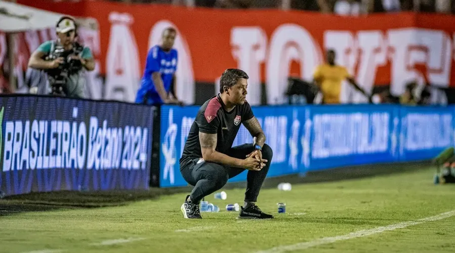 Vitória acerta renovação de contrato com Thiago Carpini