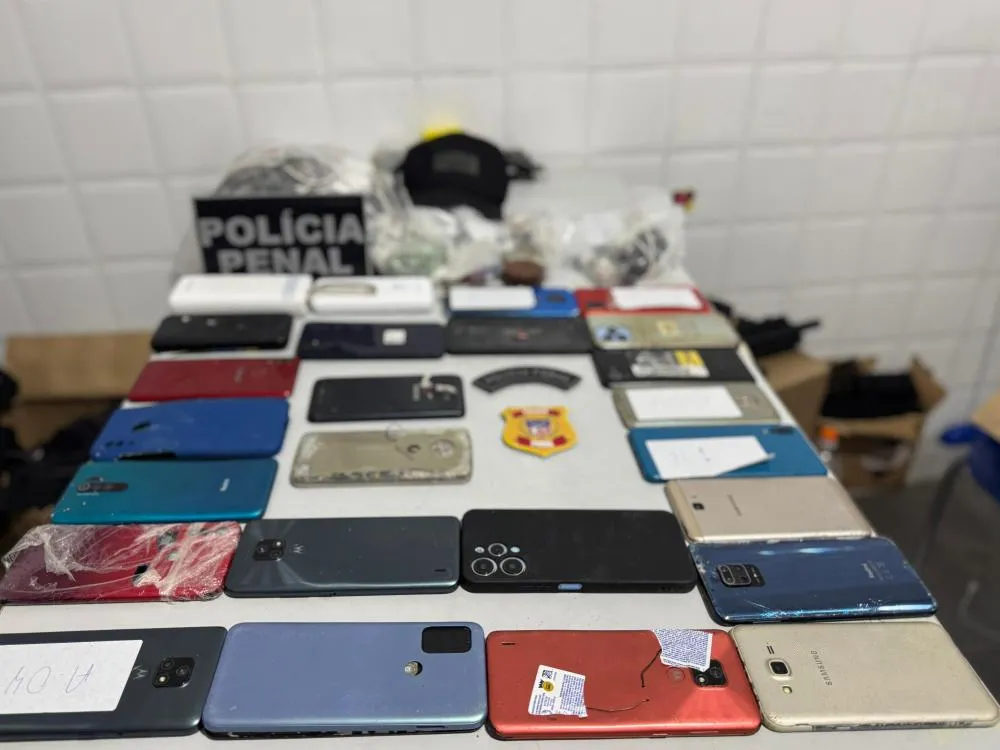 Celulares e drogas são apreendidos em presidio na Bahia