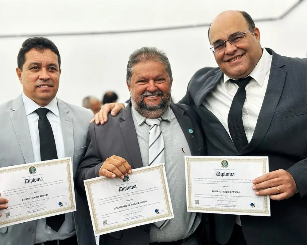 Prefeito e vereadores são diplomados durante solenidade em Dias d’Ávila