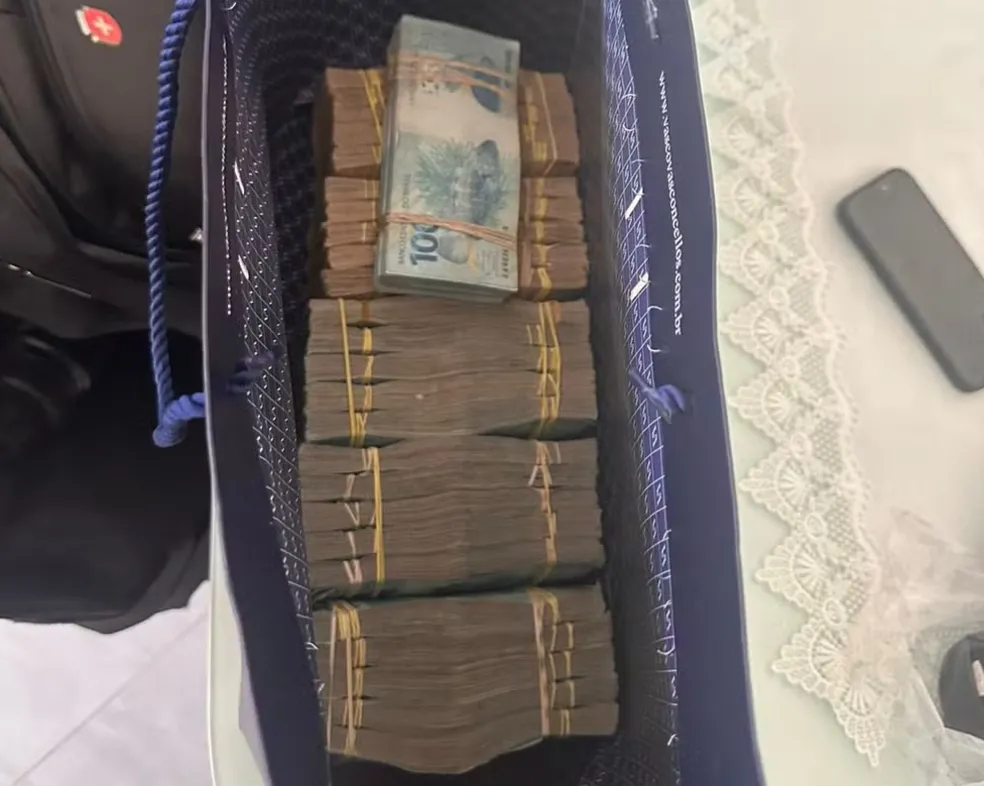 Vereador joga sacola de dinheiro pela janela antes de ser preso pela PF