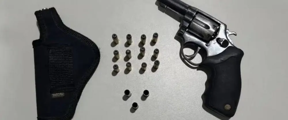 Mulher é presa em Camaçari ao tentar esconder arma dentro de churrasqueira
