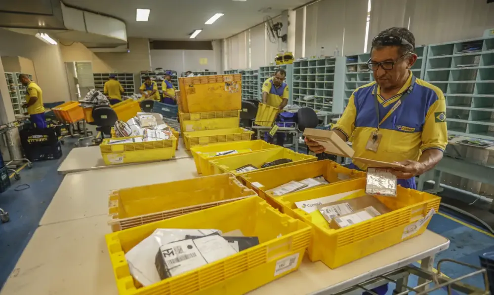 Concurso dos Correios acontece neste domingo, com 1,6 milhão de inscritos para 3,5 mil vagas