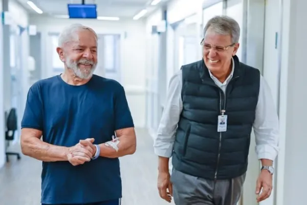 Lula recebe alta após 6 dias internado