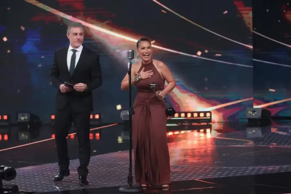 Simone Mendes ganha prêmio de 'Melhor Música do Ano' 