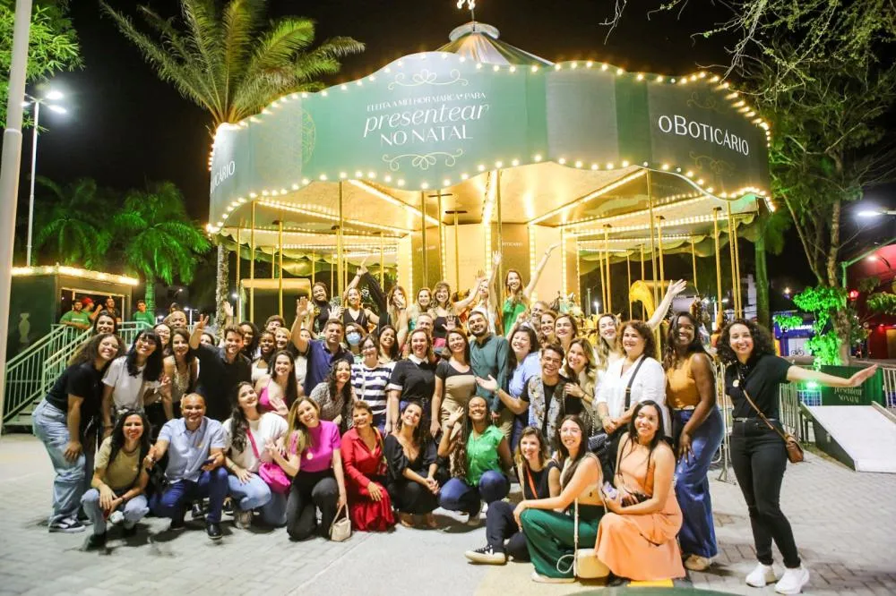 O Boticário presenteia Camaçari com carrossel iluminado neste Natal