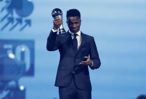 Vini Jr é eleito melhor do mundo pela Fifa