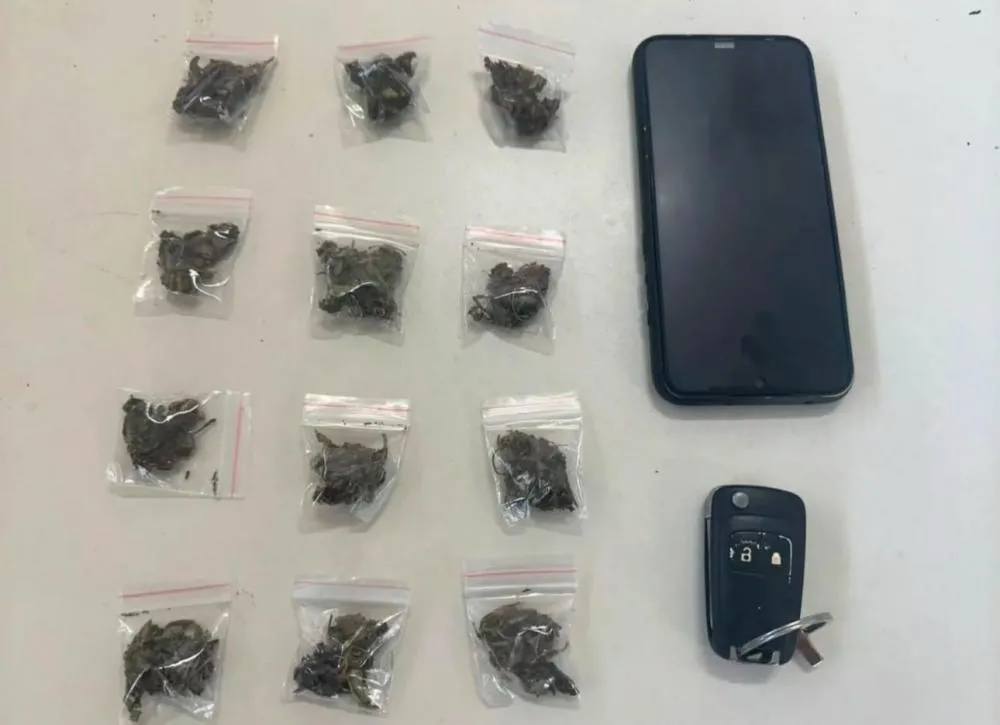36ª prende dupla de criminosos por roubo de veículo e tráfico de drogas em Dias d'Ávila
