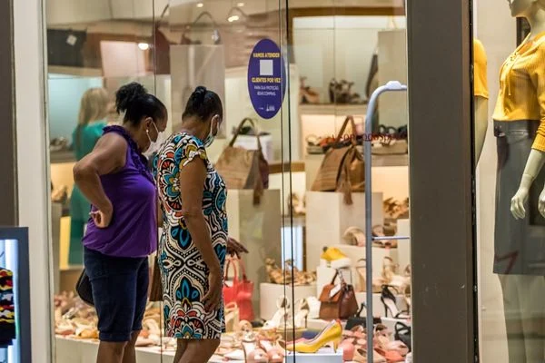 Roupas, calçados e brinquedos lideram as opções de presente dos baianos