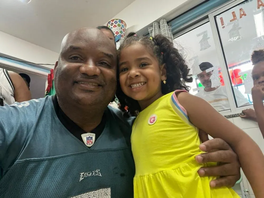 Criança baleada em Nazaré tomava água de coco com o pai quando foi atingida