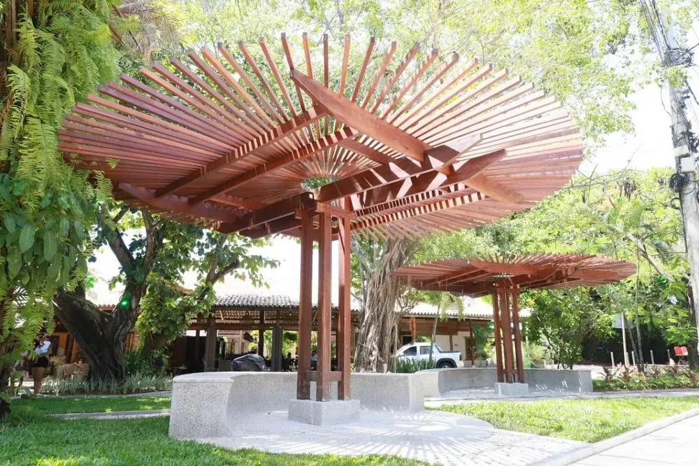 Nova Praça dos Artistas é inaugurada na Praia do Forte com estrutura modernizada