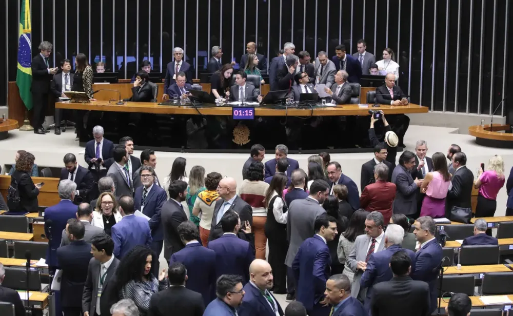 Ministro do STF suspende pagamento de R$ 4,2 bi em emendas
