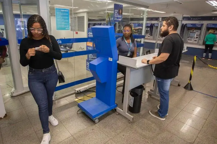 Bancos têm horários reduzidos de atendimento no final de ano