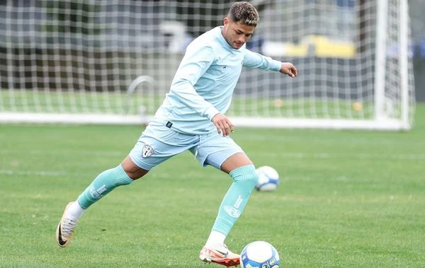 Vitória fecha com volante Val Soares, ex-Marítimo, de Portugal