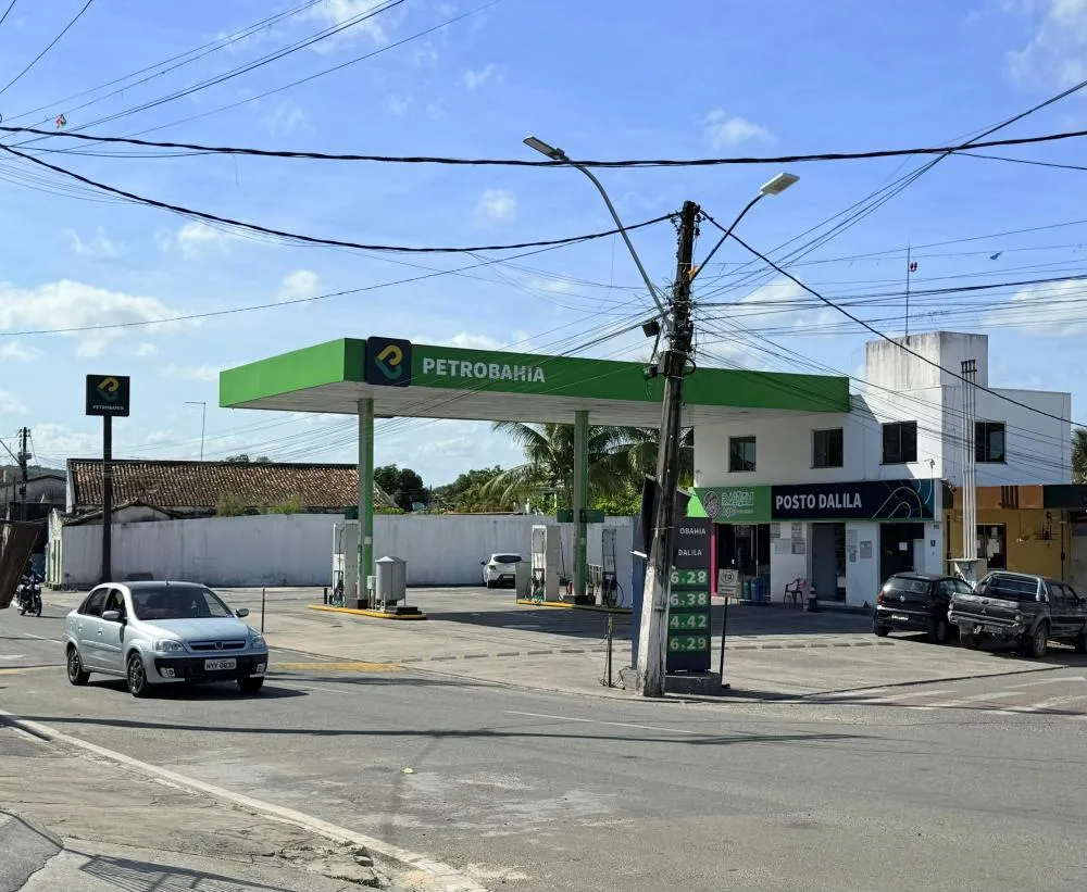 Posto de combustível é denunciado por suspeita de venda de álcool adulterado em Mata de São João