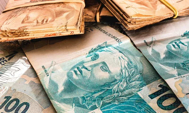 Salário mínimo subirá R$ 106 e novo valor passará a ser de R$ 1.518 a partir de 1º de janeiro
