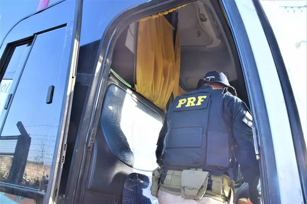 Suspeito de abusar sexualmente de criança dentro de ônibus é preso na BR-101