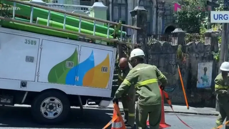 Homem morre eletrocutado ao cair de andaime em rede elétrica