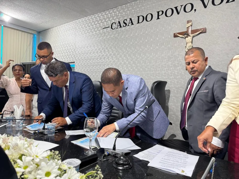 Prefeito Luizinho Trinchão, vice e vereadores são empossados em Pojuca