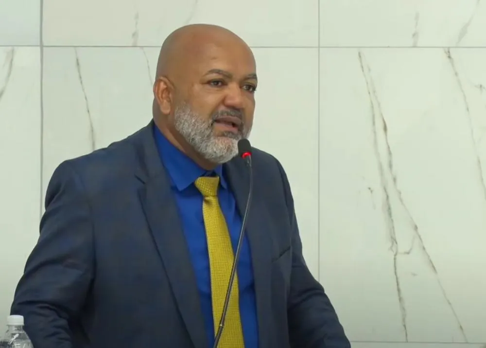 Oposição ligada a Elinaldo Araújo vence e assume presidência da Câmara de Camaçari