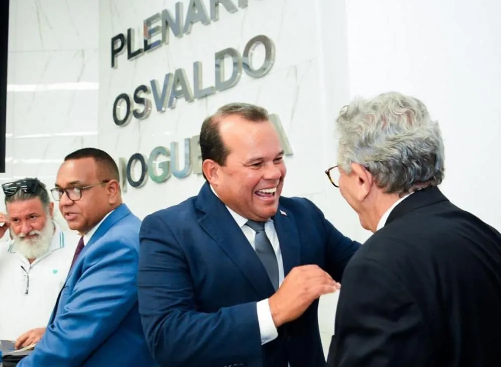 Vice-governador Geraldo Júnior prestigia posse em Camaçari