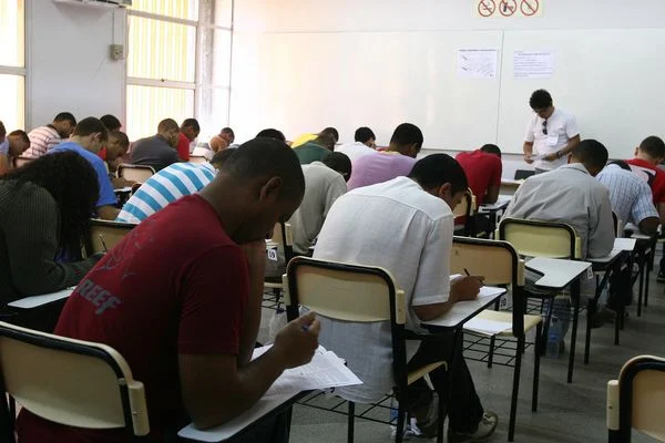 Confira concursos com editais abertos; salários chegam a R$ 16 mil