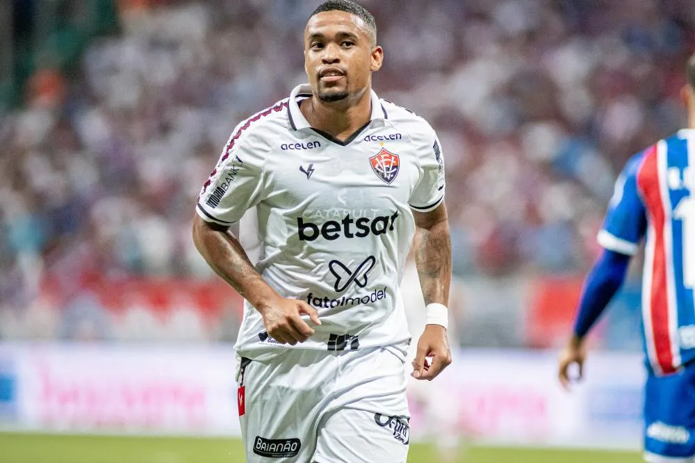 Vitória não renova com Alerrandro para 2025