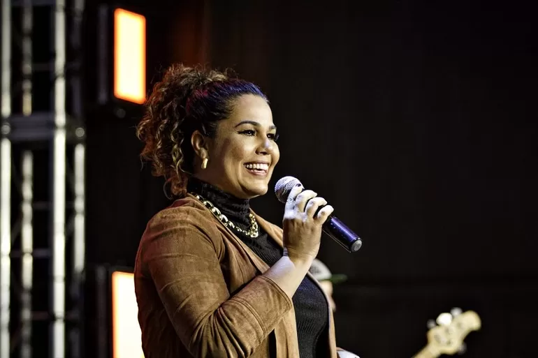 Show de Eliana Ribeiro encerra festejos ao padroeiro São Thomaz de Cantuária