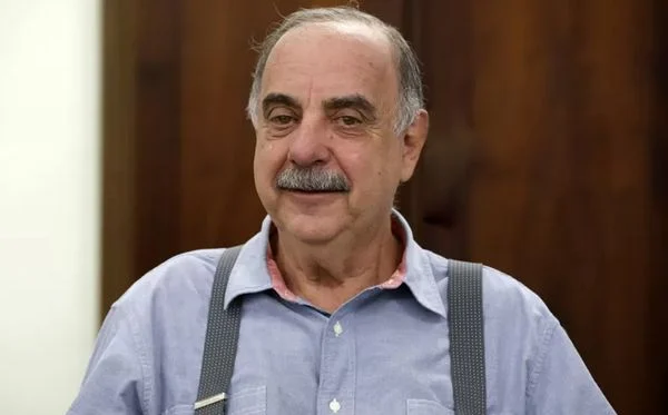 Com insuficiência respiratória, prefeito de BH é internado em UTI