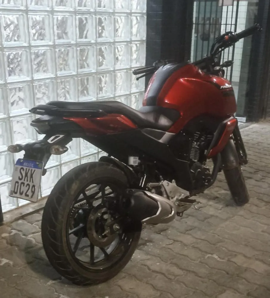Homem é detido conduzindo moto com restrição de roubo em Lauro de Freitas