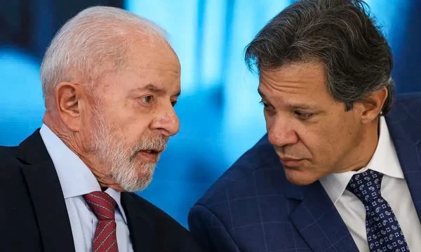 Em meio a alta do dólar, Lula cancela férias de Haddad e convoca ministro para reunião
