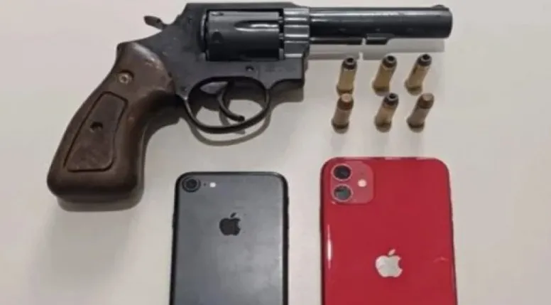Homem portando arma de fogo é detido em Camaçari