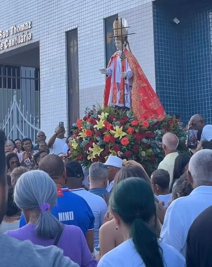 Festa de São Thomaz de Cantuária reúne milhares de fiéis em procissão