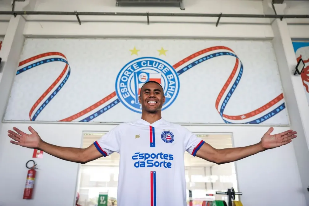 Bahia anuncia a contratação do volante Erick, do Athletico