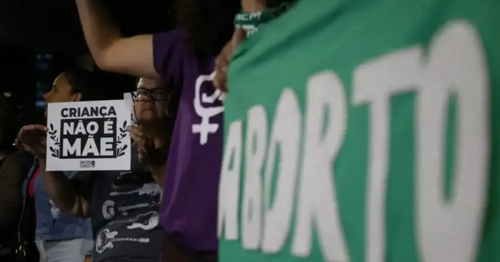Governo publica resolução sobre aborto legal em crianças e adolescentes vítimas de violência