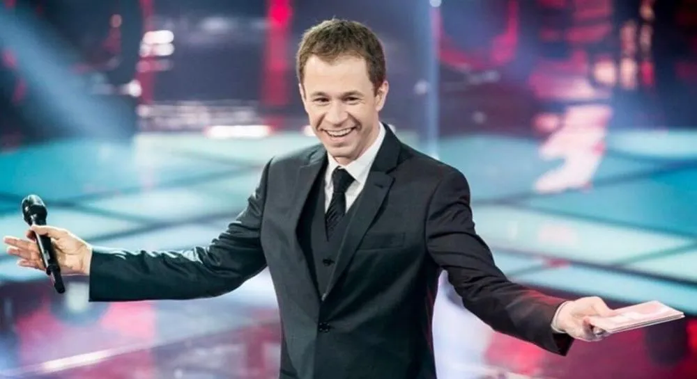 Tiago Leifert retorna à TV e será novo narrador no SBT