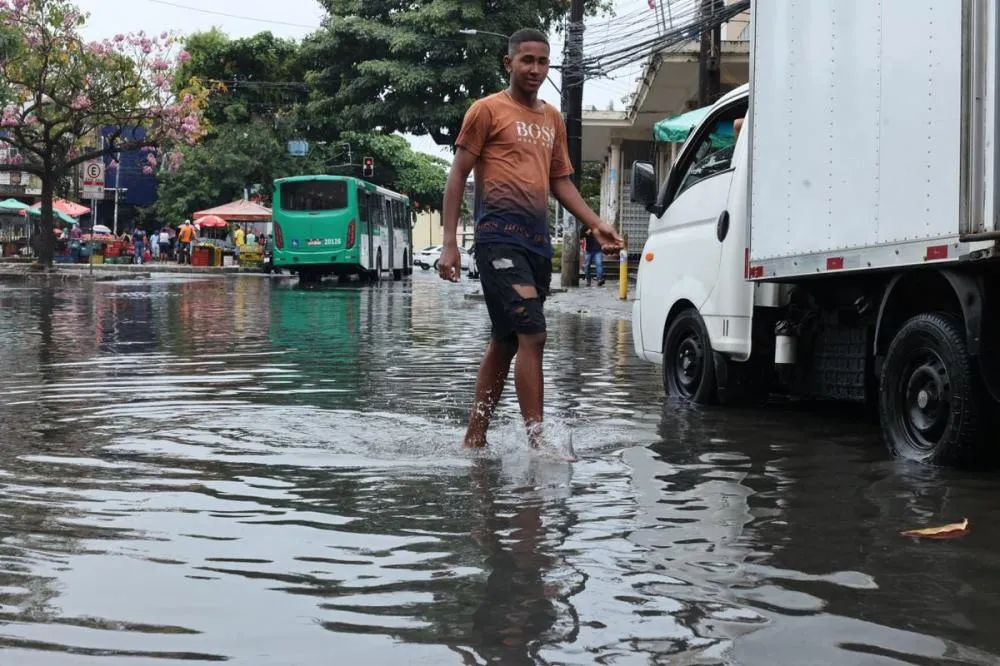 Inmet emite alerta vermelho para temporais em regiões do país, incluindo Bahia