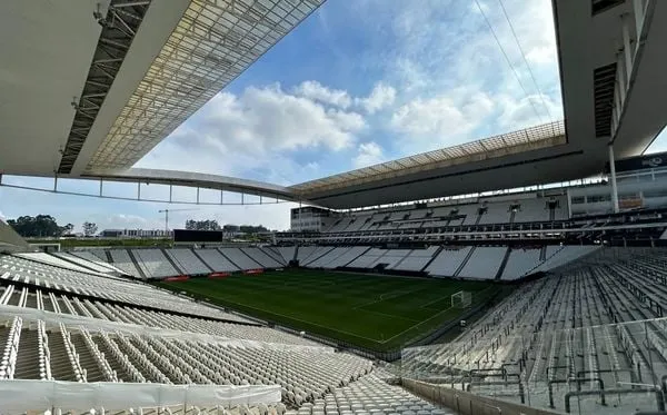 Corinthians tem contas bloqueadas após ação de empresário na Justiça Federal