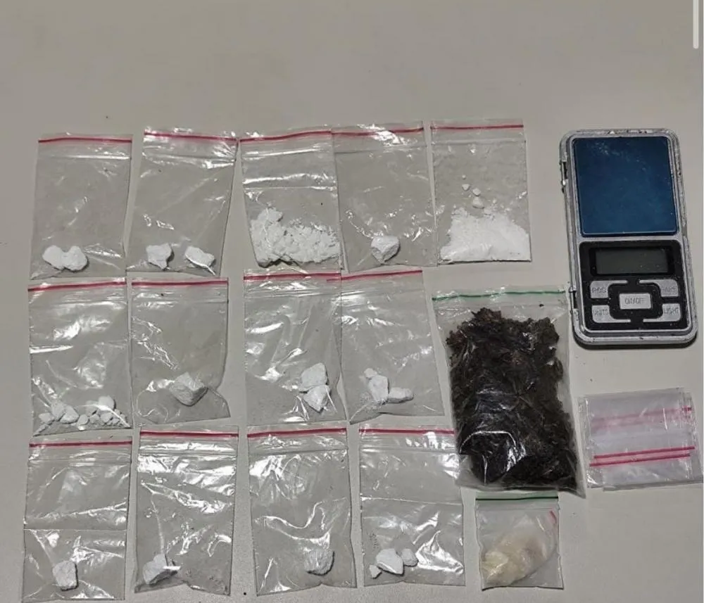 Trio é detido pela polícia por posse de drogas na Gleba C