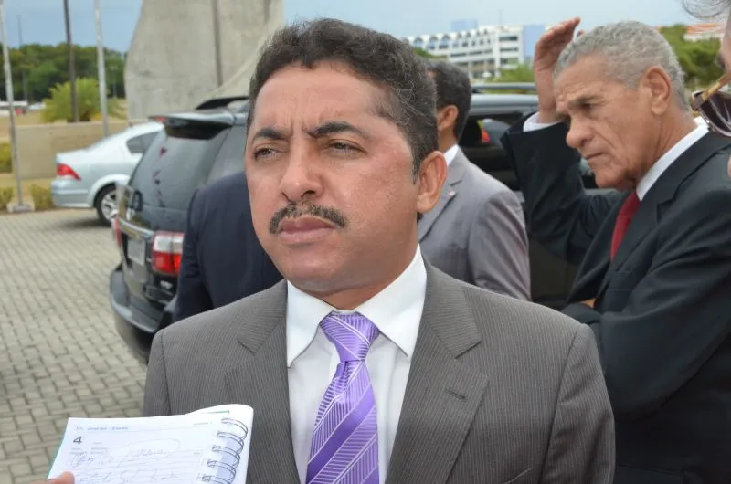 Presidente da Juazeirense cobra desculpas de Fábio Mota por críticas ao gramado: “Desrespeitoso e preconceituoso”