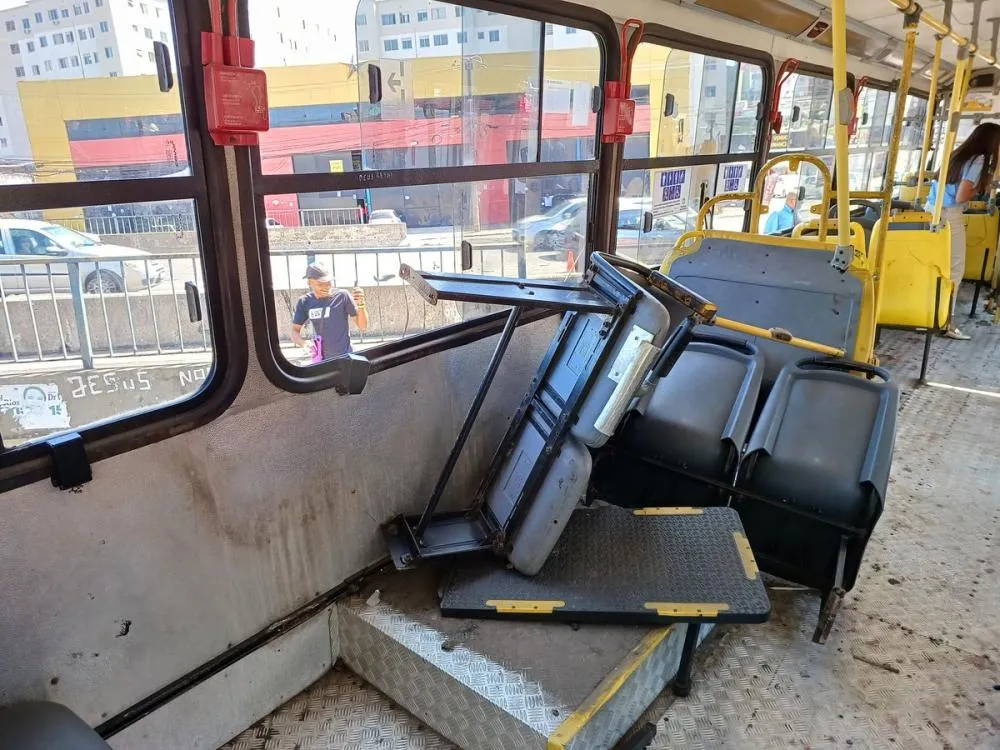 Acidente com ônibus deixa dezenas de feridos e causa lentidão no trânsito