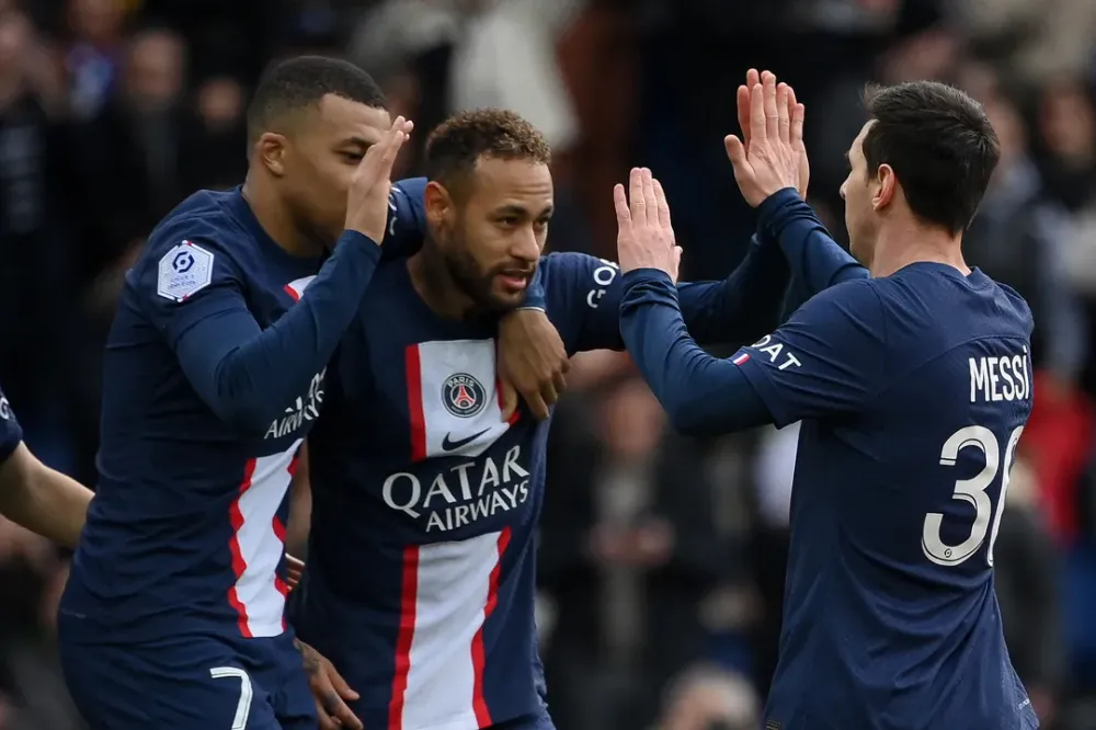 Neymar diz que PSG fracassou por “ego” e admite briga com Mbappé