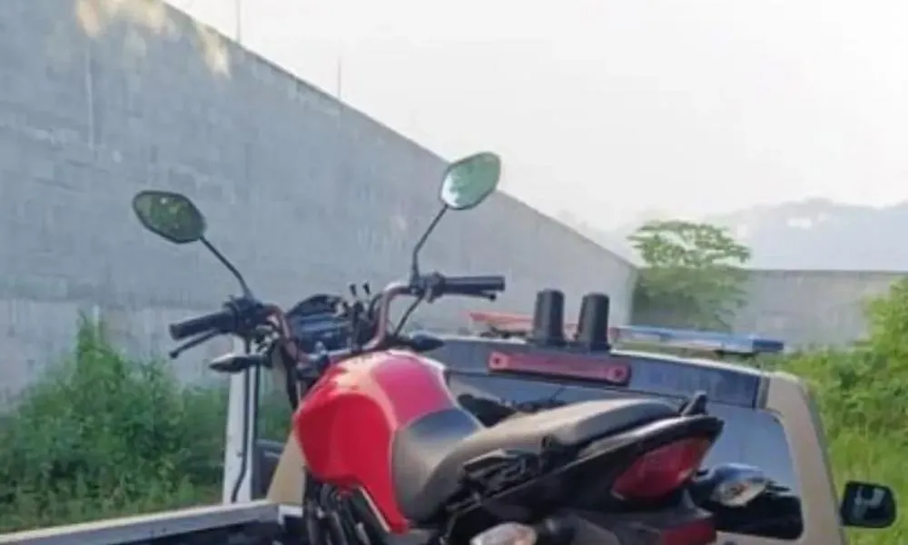 Motocicleta roubada é recuperada pela polícia em Camaçari