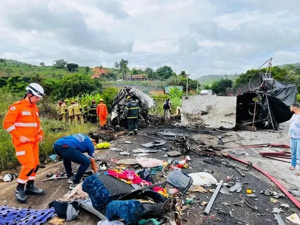 Motorista de colisão com 39 mortes usou drogas, diz exame