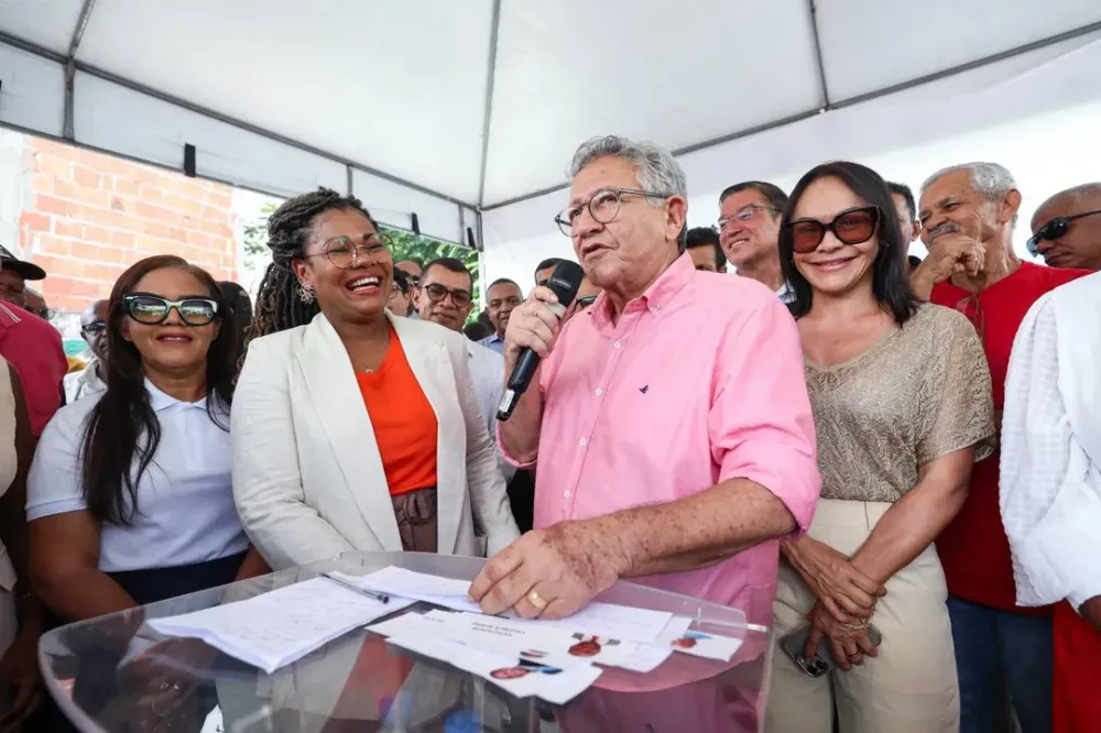 Caetano envia projeto de reajuste salarial para professores de Camaçari