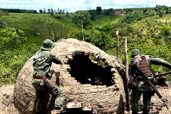 Operação desativa fornos ilegais e apreende 3 toneladas de carvão em Mata de São João e Pojuca