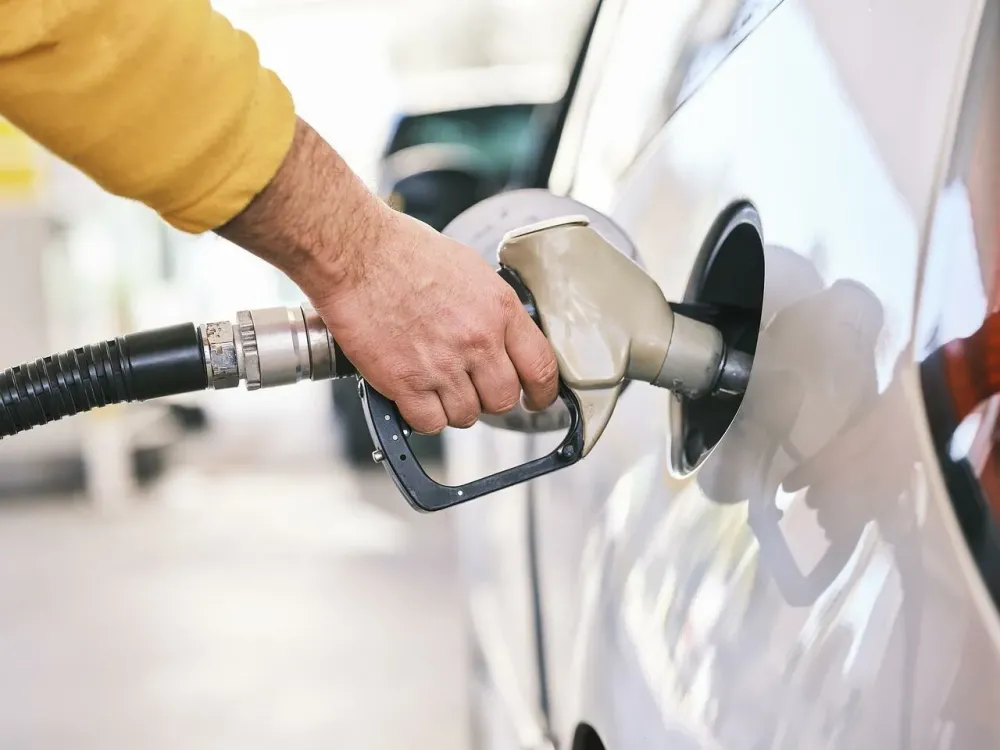 Gasolina e diesel terão aumento em todo o país a partir deste sábado (01º); veja novo valor